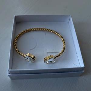 Mini drop bracelet från Caroline Svedbom crystal i perfekt skick och aldrig använt.🧡⭐️🧡⭐️🧡 Nypris 795:-. 
