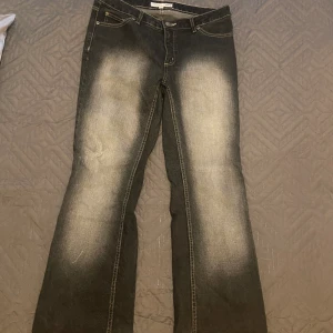 Låg midjade jeans  - Använda några ggr, ny i skick 