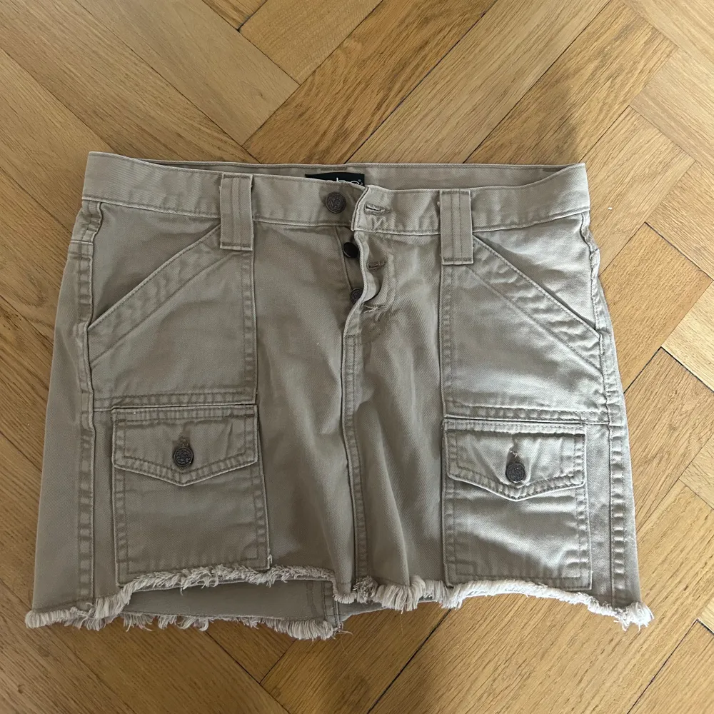 Super snygg oanvänd jeans/cargo kjol från Bebe 🩷. Kjolar.