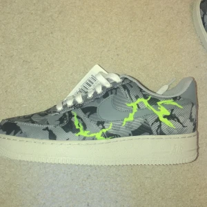 Custom Airforce 1 - Fick de som en gåva från Nike. Aldrig använda då de är för små. Pris kan diskuteras.