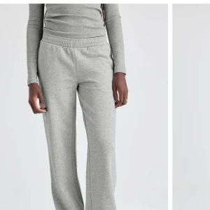 Bik bok mjukis - Säljer mina grå bil bok mjukisar💕 fint skick, säljer dom då jag tyckte dom var lite korta.  Skulle säga att dom är som en S i storlek