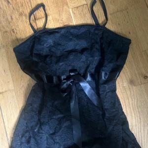 Spets linne/topp - Från Lindex står M men passar bra på S