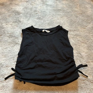 Linne  - Ett linne med rosett på sidan 