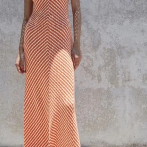 Virkad klänning Zara - Superfin virkad klänning från Zara strl S. Passar mig tyvärr inte så kommer inte till användning