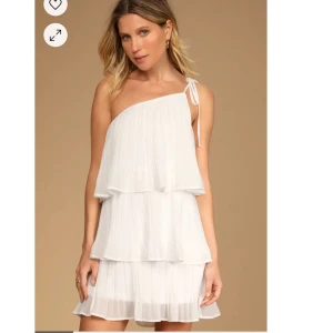 Klänning - Fin oanvänd klänning från lulus