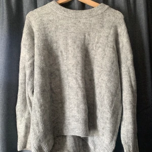 Stickad tröja  - Fin stickad tröja i bra skick från Hm