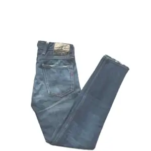 Säljer nu dessa vackra jeans från Replay | Skick : 9/10, knappt använda | Pris : Nypris : 5000kr (säljs inte längre), vårt pris : 1099kr. Priset är inte hugget i sten | Om du har några frågor är det bara att höra av dig! ❤️