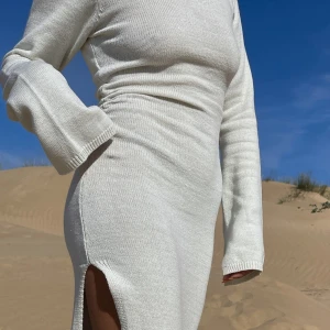 Lojsan Wallin x NA-KD - Super elegant klänning från Lojsans kollektion med nakd. Säljer då den inte kommer till användning, endast använd 1 gång 🎀👛 nypris 699kr