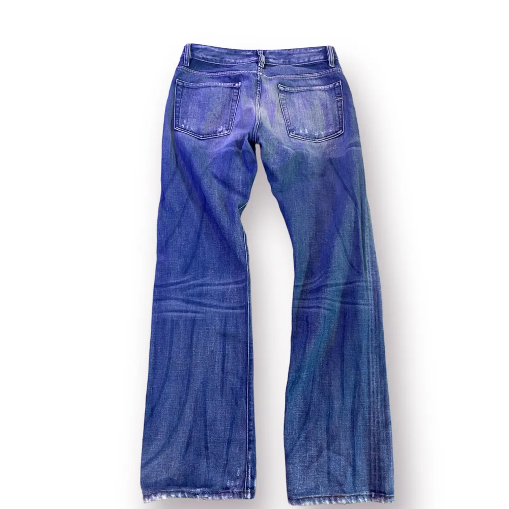 Snygga blåa diesel jeans med snygg distress. Säljer då de tyvär var lite för stora för mig . Jeans & Byxor.