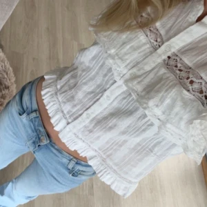 Zara blus - Säljer denna superfina zara blus pga jag köpte nya liknande! Storlek xs men passar absolut mig som har s 