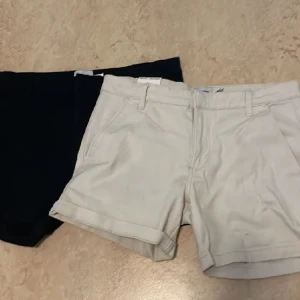 Sommar shorts - Säljer de här shortsen. Man köper båda tillsammans. Båda för 150kr