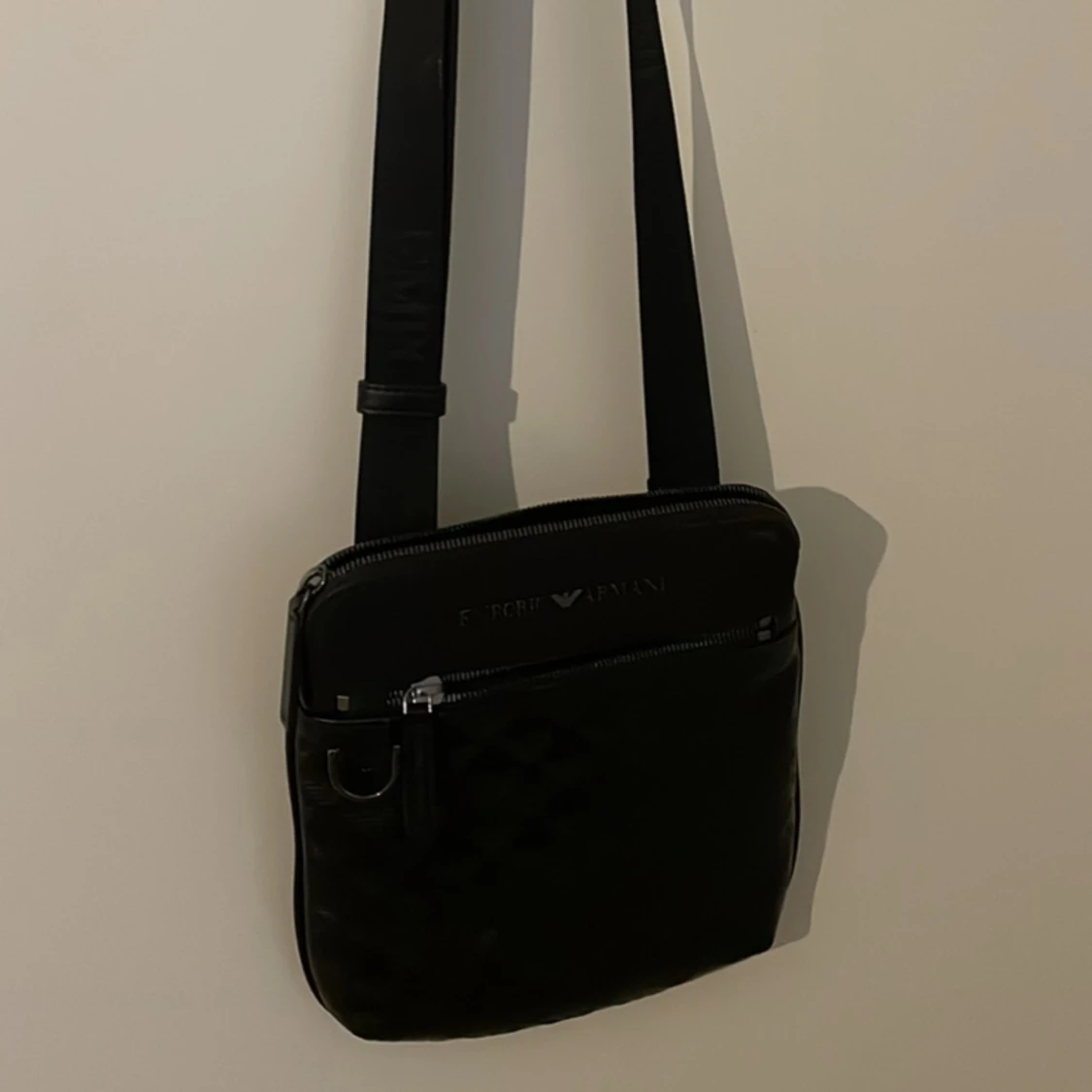 Armani axelremsväska  - 91