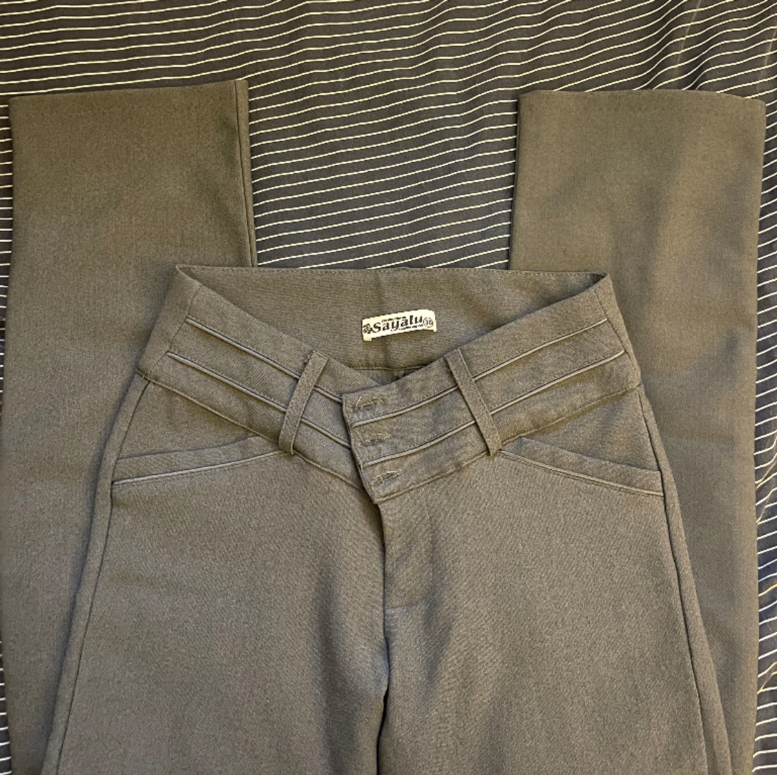 Lågmidjade kostymbyxor