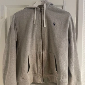 Nice Ralph lauren hoodie varm och skön  - Xl passar L/M 