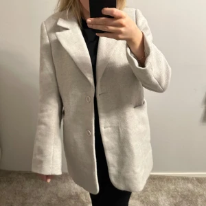 Fin kappa - Jättefin kappa endast provad fåtal gånger. Greige i färgen!