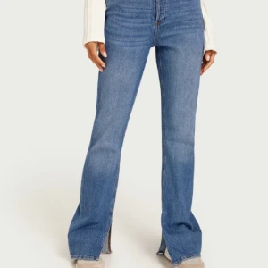 Jeans - Säljer dessa oanvända jeansen från zara☺️ nypris 500kr (finns inte kvar)