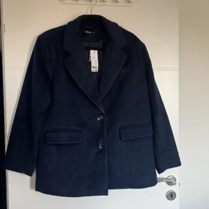 BLAZER JACKET NAVY - Blazer jacket helt ny med lappar kvar   Strl S från Gina 