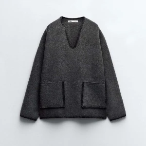 Zara tröja  - Säljer denhär tröjan från Zara som är i nyskick. Stl S☺️☺️