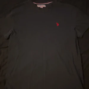 Ralph Lauren t-Shirt  - Storlek M, änvännd någon gång fast var för stor för mig så ett rätt bra skick