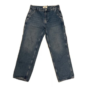 Cargojeans  - Crargojeans, aldrig använda. Skriv för fler bilder. Sitter lågmidjat på mod som small.