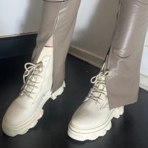 Chunky boots  - Helt nya. aldrig använda. Från Nelly. Nypris 749kr om jag inte minns fel. 