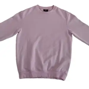 Rosa/lila sweatshirt 🩷använd ett fåtal gånger 💜