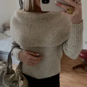 Stickad tröja - Så fin stickad tröja från HM som tyvärr inte sälja längre, köpt dyrt! 💕🤍