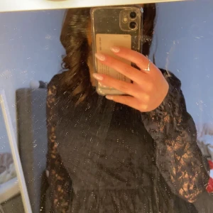 tröja - jätte söt tröja ifrån only, spets på armarna och som en liten kjol nere. 💞