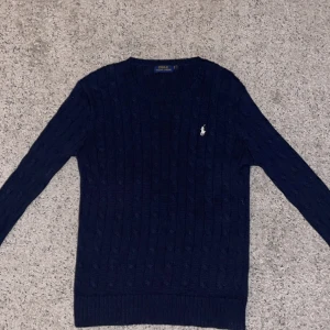 Märkeskläder herr - Bild 5-6, Ralph lauren stolek S: 500 Bild 2-4, Acqua limone XS: 300 Bild 9 Calvin Kline morgonrock M/S: 600  Bild 10, Levis 511 jeans 32/32 : 500  Bild 7-8 Tommy Hilfiger piké S: 250 Bild 1-2, Ralph lauren crewneck S: 500  Paketpris: 2000 Fler bilder