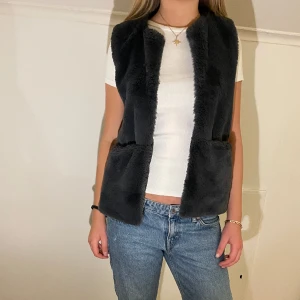 Pälsväst  - Pälsväst i fint skick med fickor