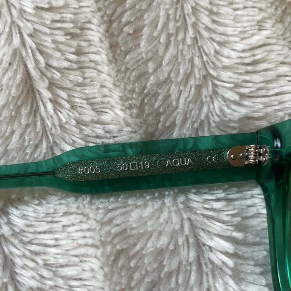 Solglasögon från chimi som inte går att köpa längre. Sparsamt använda🫶 Model #005 i färgen aqua💙 Hårt fodral, förvaringspåse och putsduk ingår (det som syns på bilden). Accessoarer.