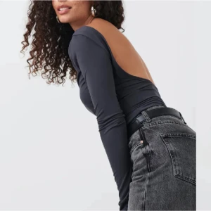 Tröja med öppen rygg 💌 - Bara testad