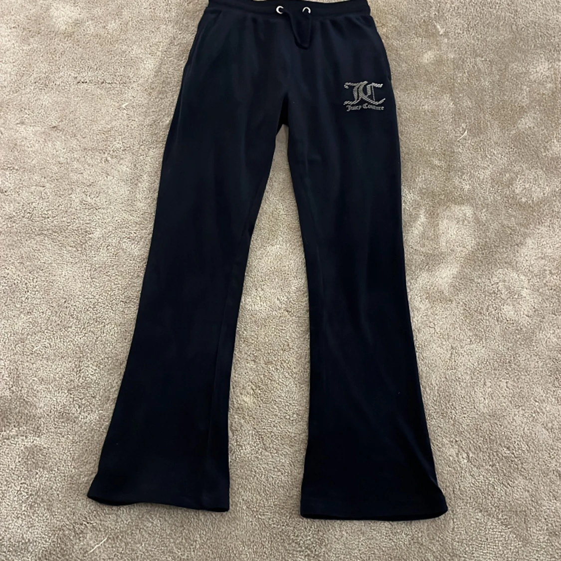 Juicy byxor i färgen mörkblå