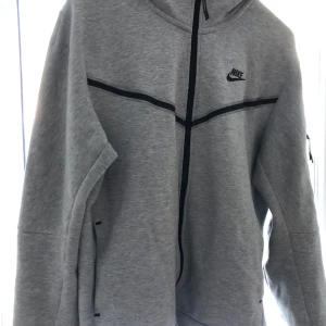 Nike Hoddie m dragkedja  - Gott skick . 