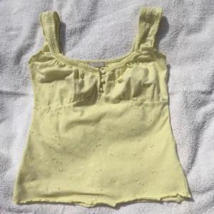 Söt topp - Fint linne i ljusgul färg, toppen skick!🌷