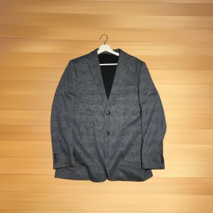 Kavaj - Fin kavaj i mycket bra skick, nypris 1300, mitt pris 499 kr.
