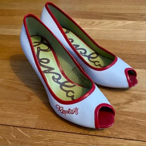 Vintage Replay pumps - Helt oanvända pumps från Replay. Stl 37. Köpta i NY ca 2005.