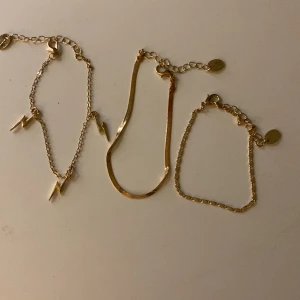 Guld armband  - Inte riktigt guld! Säker på grund av att jag har ingen användning av de, skriv om ni har några frågor 