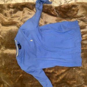 Polo pullover - Rikitg fett polo pullover säljer den pga av att den är för liten rikitg bra sick 7/10 