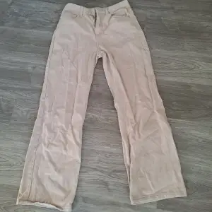 Beigea loose fit-jeans från Shein strl S. Inga defekter 💗
