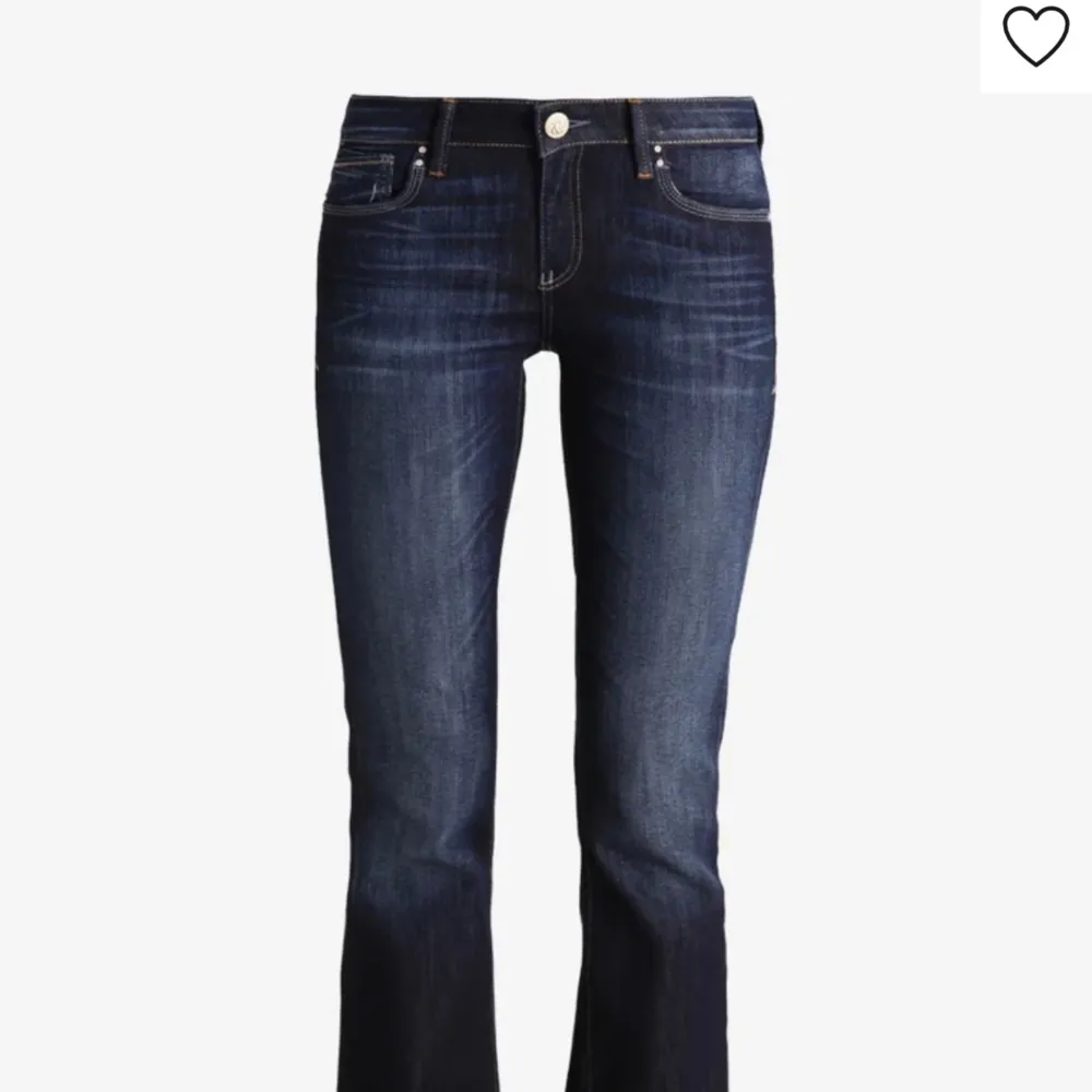 Säljer mina Mavi jeans nu då de inte kommer till användning längre. Som nya, inga defekter! Strl S, tryck på köp nu!!  ❤️❤️ pris går att diskuteras. Jeans & Byxor.