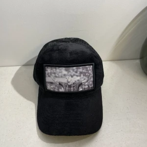 Zlatan keps - skick 9/10  typ oanvänd  nypris 549  pris går diskutera  