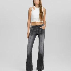 Jeans - säljer dessa då de är för stora, endast använda en gång! Jeans från bershka