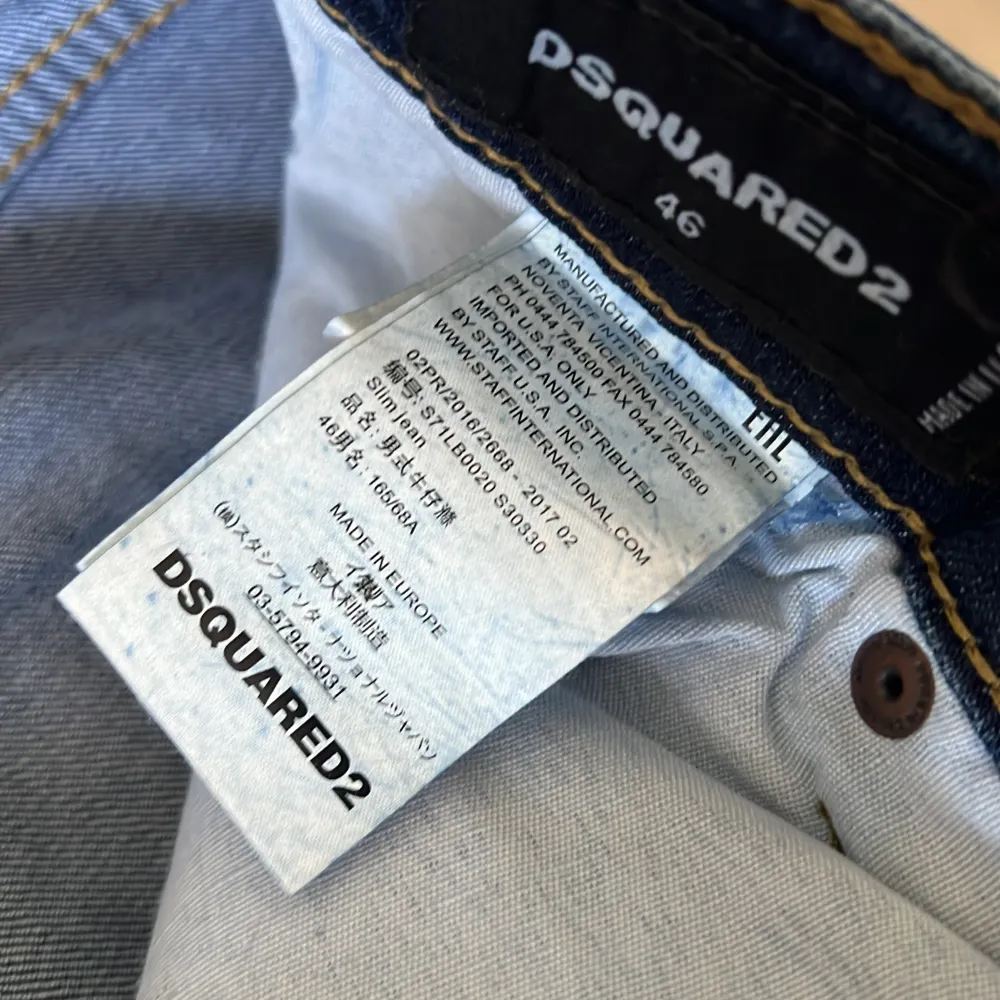 Dsquared2 jeans storlek 46 i bra skick hör av dig vid frågor . Jeans & Byxor.