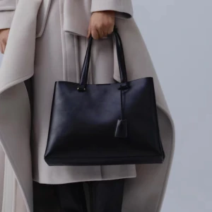 Mango shopperväska 👜 - Använda 1ggr, är gott som ny och inga tecken på skador/repor. Köpt för 600kr på Zalando 💕