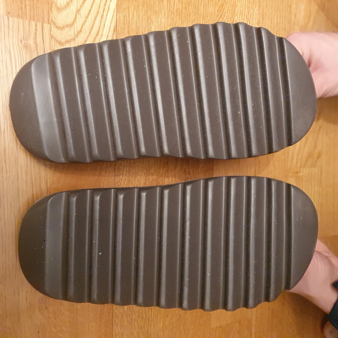 Yeezy slides, brown,  size 38-39 - 90