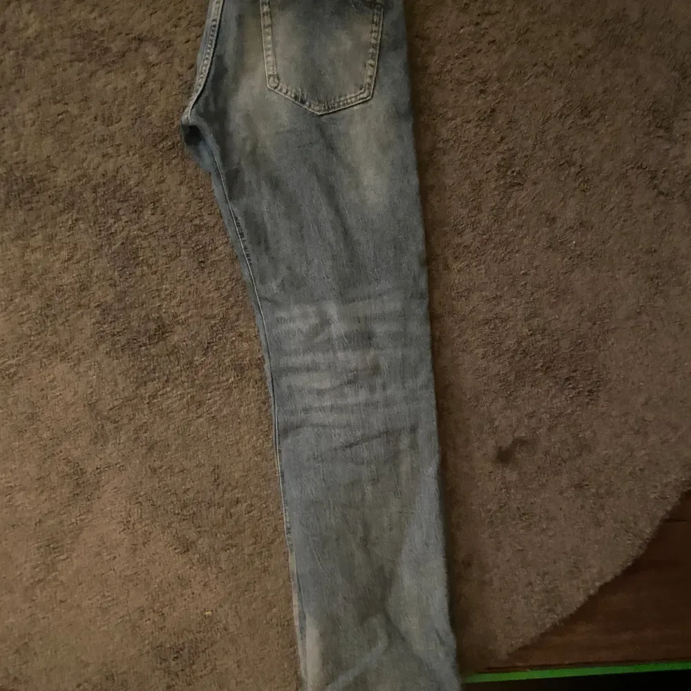 Tjo!! Säljer mina schysta Lindex jeans.👍🏼😃 Dom är riktigt feta nu till sommaren i bra skick. 14/15y. Jeans & Byxor.