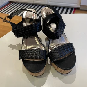 Sommar skor - 39 storlek och har använt en gång