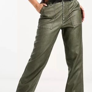 Gröna läderbyxor - Snyggaste läderbyxorna! (Givetvis fejkläder) jag har dessa i 36, 38 var tyvärr för baggy för min smak. Från asos, nypris runt 300kr.  Priset går absolut att förhandla <3