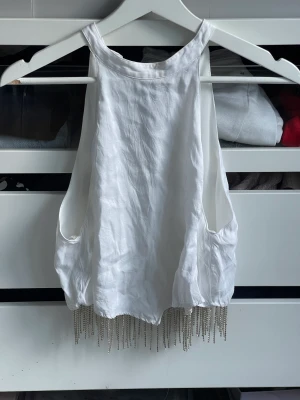 Fest topp  - Rolig fest topp perfekt för sommaren!! Använd ett fåtal gånger där av säljer jag den nu! 